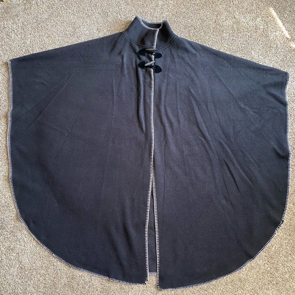 Collectif Black Fleece Cape Womens One Size‎